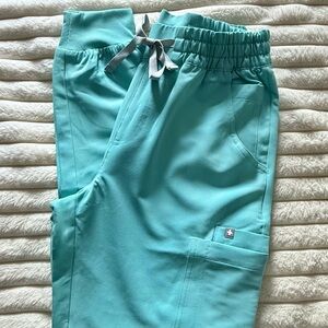 FIGS women’s scrub pants in seaglass